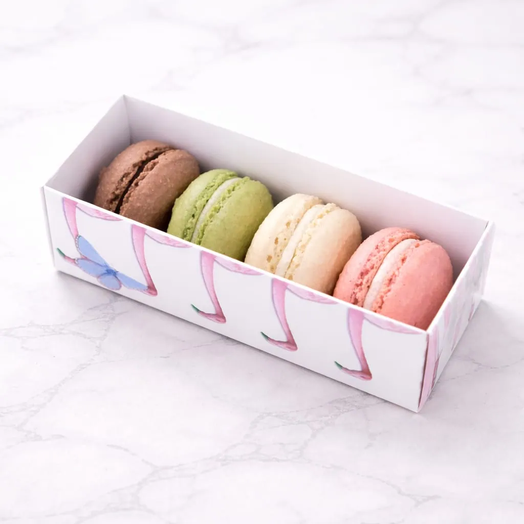 4 macarons box in assorted flavors.