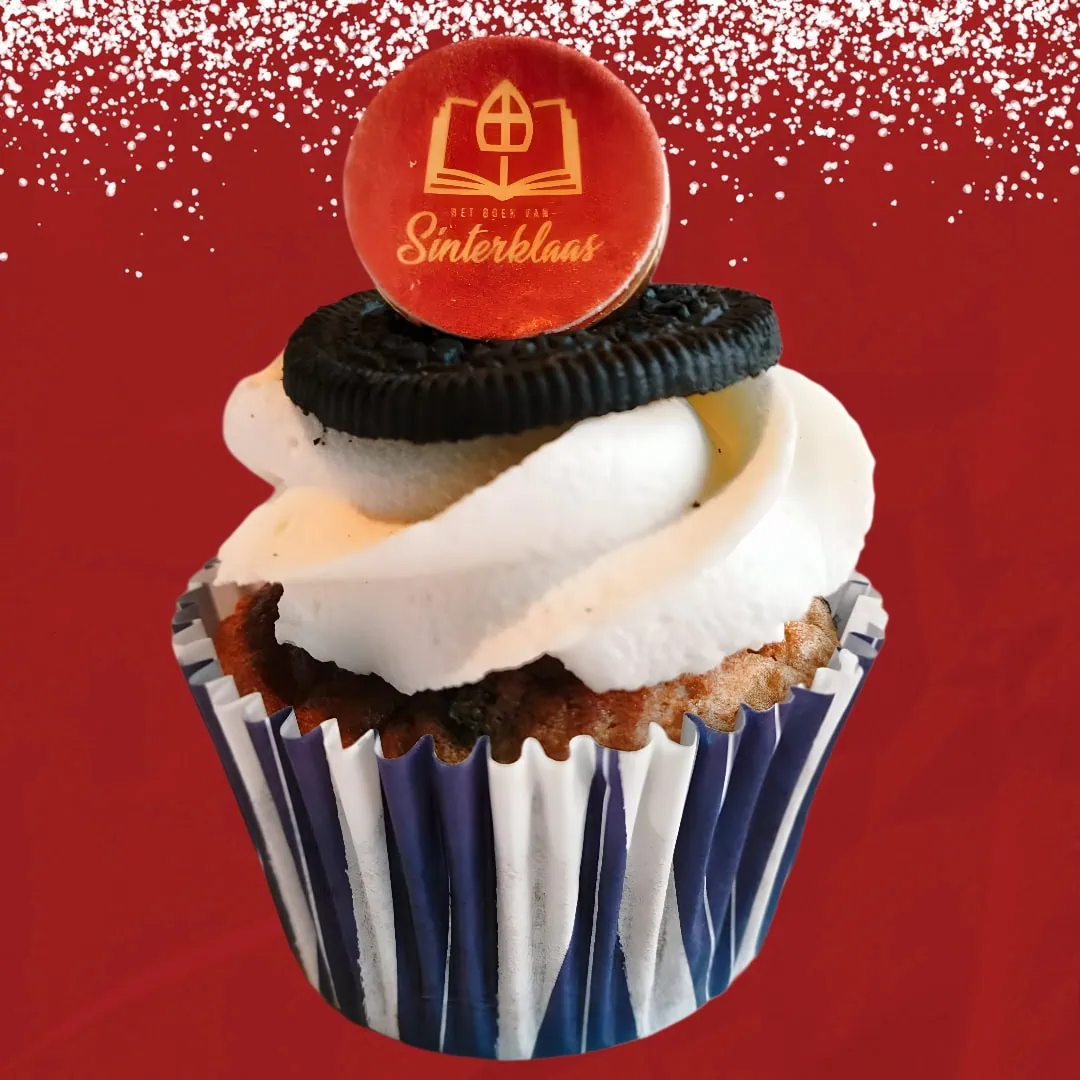 Sinterklaas Cookies and Cream Cupcake -Oreo cupcake with vanilla frosting topped with a chocolate 2 euro coin decoration