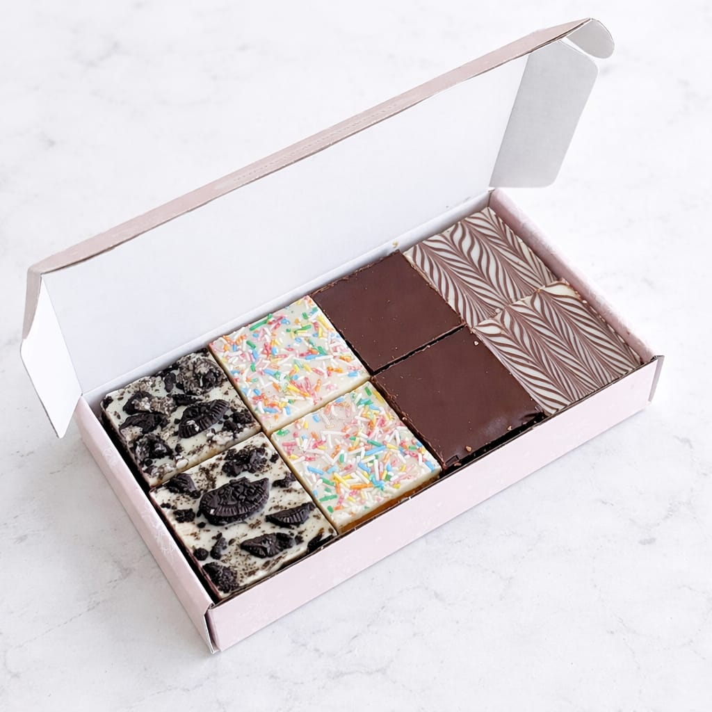 This inviting image displays a letterbox-sized box filled with an assortment of brownie bites, including flavors like Belgian Chocolate, Red Velvet, and Blondie Nutella. The brownie bites are vacuum packed for freshness and arranged elegantly within the box, which is designed for convenient and free delivery across the Netherlands, making it the perfect gift for any sweet tooth